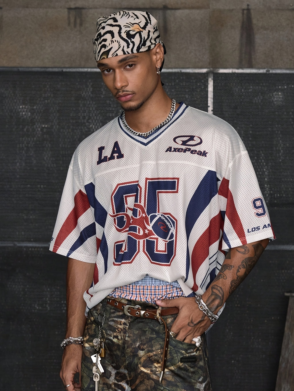 Camiseta Casual de Cuello en V – Hombre, Rayas Blancas y Azules