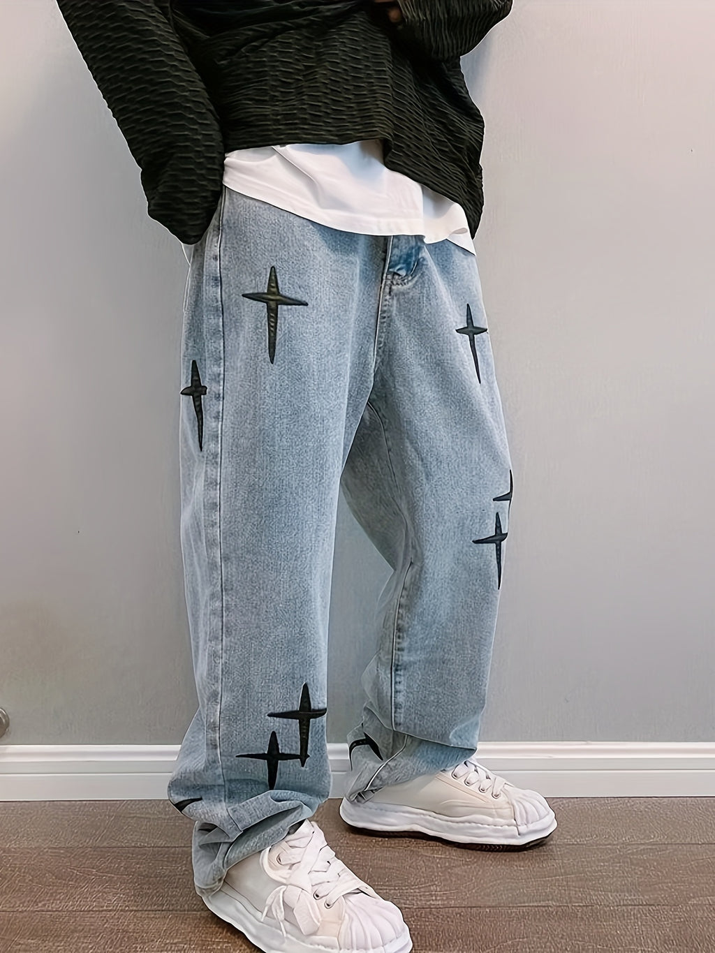 Vaqueros Anchos con Cruces – Estilo Streetwear Azul Lavado